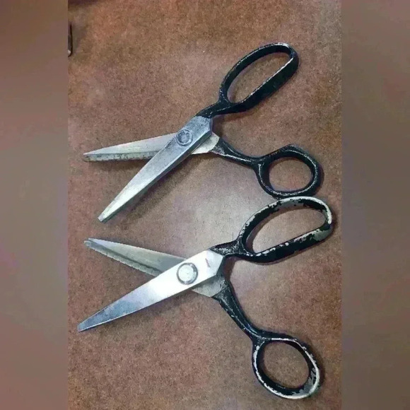 Vintage Pair of  7" Pinking Shears One is CG Made in Japan and other unbranded - Picture 5 of 7